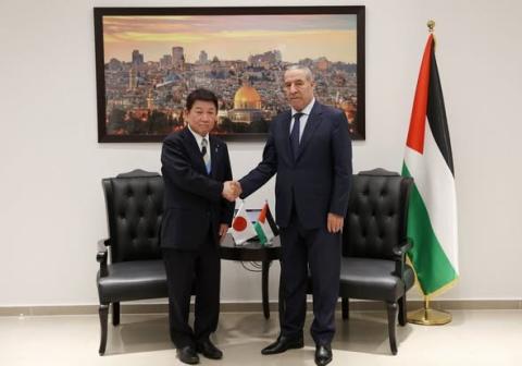 حسين الشيخ يستقبل وزير خارجية اليابان ويبحثان آخر المستجدات والتطورات.jpg