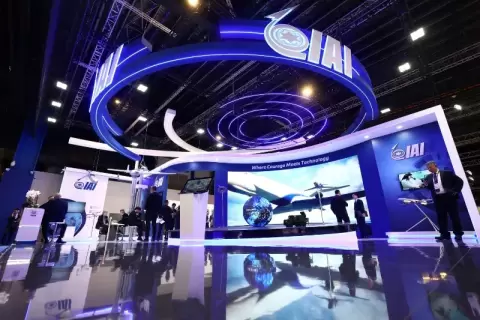 جناح تابع لشركة الصناعات الجوية الإسرائيلية في معرض سنغافورة للطيران بصورة من أرشيف رويترز..webp