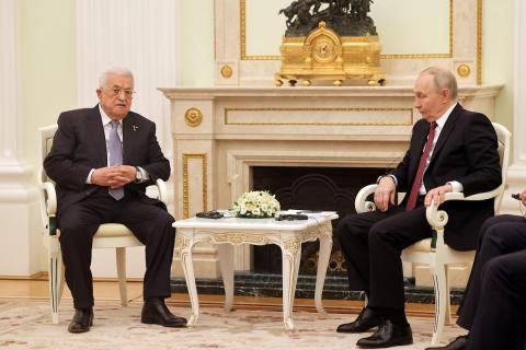 الرئيس الفلسطيني محمود عباس (أبو مازن) خلال لقائه مع الرئيس الروسي فلاديمير بوتين اليوم في موسكو، روسيا، 22 يناير/كانون الثاني 2026. صورة من ثائر غانيم