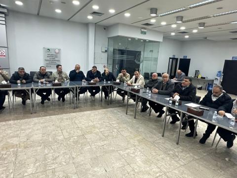مؤسسات وفعاليات محافظة نابلس خلال اجتماع طارئ ترأسه محافظ نابلس غسان دغلس.jpg