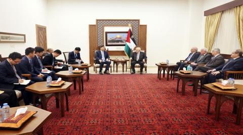 الرئيس يستقبل المبعوث الصيني الخاص إلى الشرق الأوسط.jpg