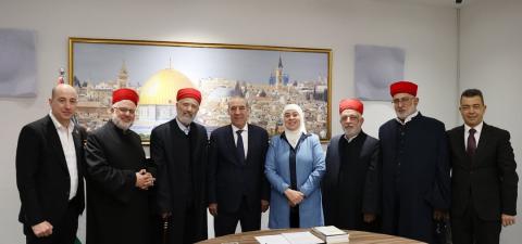 الشيخ يستقبل وفداً من الطائفة السامرية.jpg