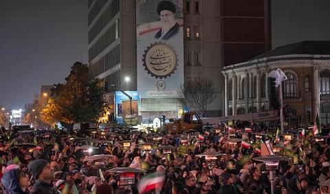 إيرانيون يتجمعون في العاصمة طهران (Gettyimages).jpg