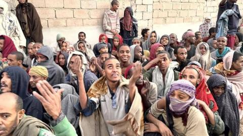 عدد من المهاجرين المفرج عنهم، الكفرة، 18 يناير 2025 (فيسبوك).jpg