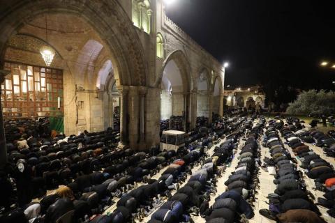 صلاتي العشاء والتراويح في المسجد الأقصى المبارك بمدينة القدس الأقصى ...jpg