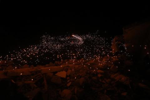 استقبل الفلسطينيون حلول شهر رمضان بفرح واحتفال في مخيم النصيرات للاجئين، بعد عامين من حرب جلبت معاناة هائلة للسكان في قطاع غزة، وسط قطاع غزة، 17 فبراير/شباط 2026. تصوير: معز صالحي