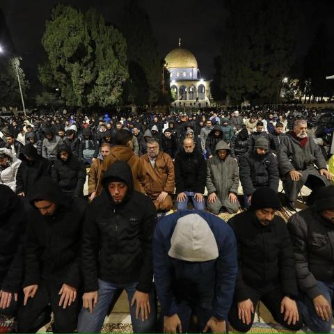 35 الف مصلِ ادوا صلاتي العشاء والتراويح في المسجد الاقصى المبارك.jpg