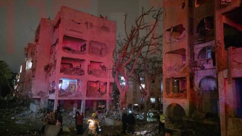 صورة للدمار الكبير جراء القصف الإيراني في عراد.jpg