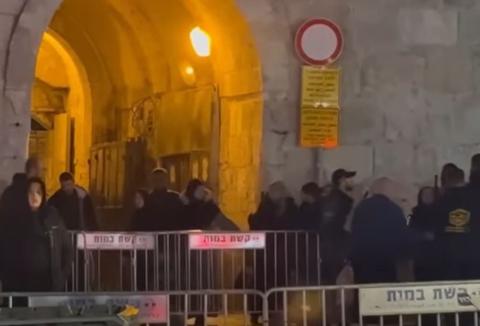 الاحتلال يحول البلدة القديمة من القدس إلى ثكنة عسكرية.JPG