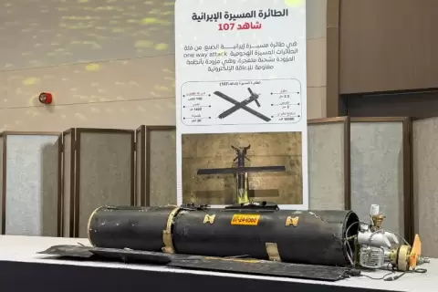 صواريخ وطائرات مسيرة قالت الإمارات إنها اعترضتها خلال إحاطة حكومية في أبوظبي يوم 3 مارس آذار 2026.. تصوير.. عبد الهادي الرمحي - رويترز.webp