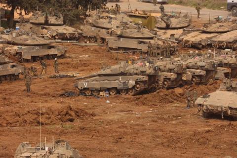 القدس 14 مارس 2026 (شينخوا) في الصورة الملتقطة  13 مارس 2026، قوات إسرائيلية تتمركز في منطقة تجمع شمالي إسرائيل بالقرب من الحدود مع لبنان..JPG