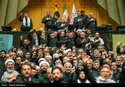 البرلمان الإيراني يعلن دعمه الحرس الثوري في مستهل جلسة عامة 10فبراير - شباط 2026 ، حيث ارتدوا زيّ الحرس، وأدانوا قرار برلمان الاتحاد الأوروبي القاضي بتصنيف الحرس الثوري منظمةً «إرهابية».jpg