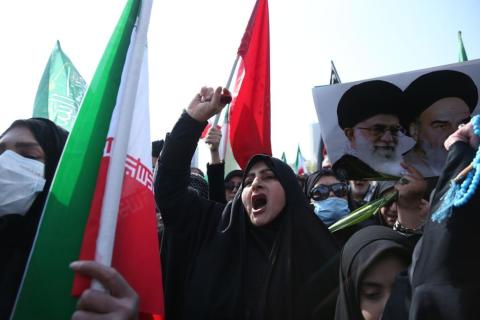 طهران 11 مارس 2026 (شينخوا) في الصورة الملتقطة يوم 11 مارس 2026، أناس يحضرون جنازة لكبار القادة العسكريين الإيرانيين، الذين قتلوا خلال الضربات التي شنتها الولايات المتحدة وإسرائيل ضد إيران، في العاصمة الإيرانية طهران..JPG