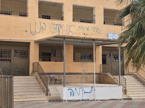 مستعمرون يقتحمون مدرسة في حوارة جنوب نابلس.jpeg
