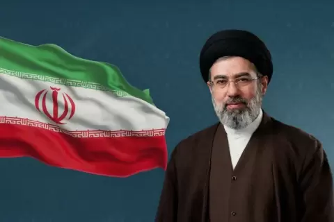 صورة بثها التلفزيون الإيراني للمرشد الجديد مجتبى خامنئي.webp