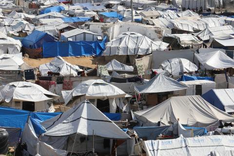 مشاهد لخيام النازحين تكتظ بها شوارع وسط مدينة غزة
