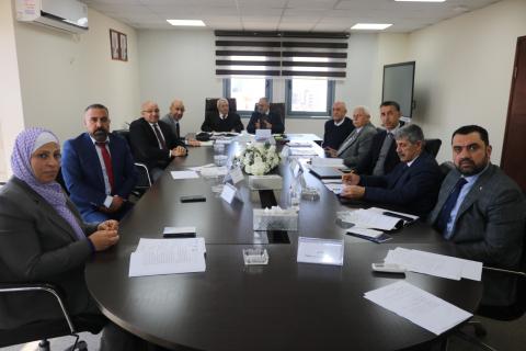 المحكمة الدستورية العليا ولجنة صياغة الدستور تناقشان مسودة الدستور المؤقت.jpeg
