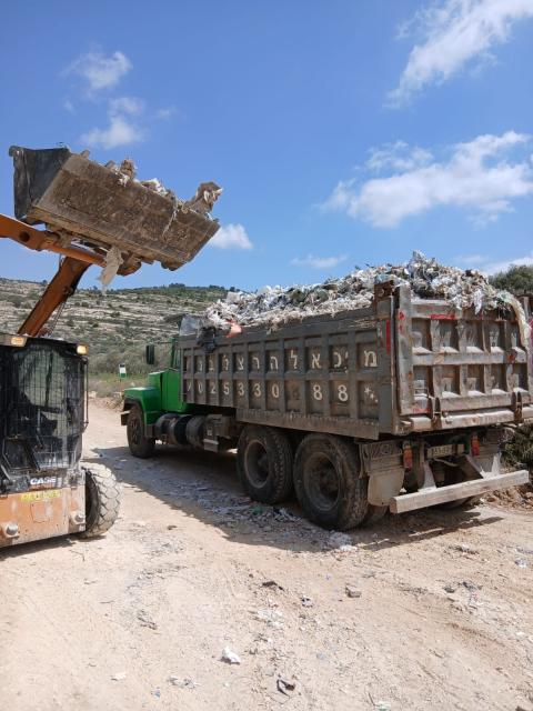 سلطة جودة البيئة تستجيب لمناشدة المواطنين في بلدة بدو وتزيل بؤرة نفايات عشوائي