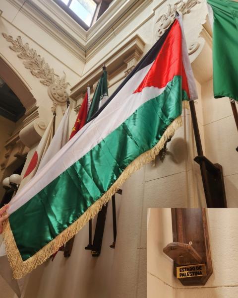 رفع علم دولة فلسطين في مسار الأعلام بفلوريدا الأوروغوانية.jpg
