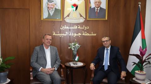سمحان والسفير الهولندي يبحثان تعزيز التعاون البيئي.jpg