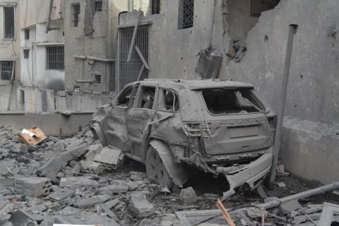 بيروت 5 أبريل 2026 (شينخوا) في الصورة الملتقطة يوم 4 أبريل 2026، سيارة متضررة جراء غارات جوية إسرائيلية على بلدة شوكين في لبنان.JPG