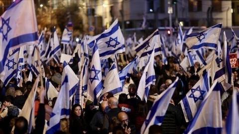مئات الإسرائيليين يحتجون ضد استمرار الحرب على لبنان.jpg