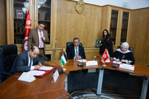 المدرسة الوطنية الفلسطينية للإدارة توقّع مذكرة تفاهم مع نظيرتها التونسية.jpg