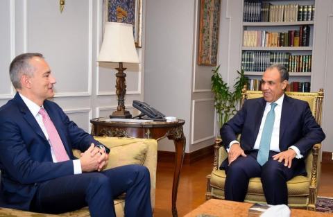وزير الخارجية المصري يلتقي المبعوث السامي لغزة نيكولاي ملادينوف (الخارجية المصرية).jpg