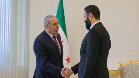 التقى نائب الرئيس الفلسطيني حسين الشيخ الرئيس السوري أحمد الشرع في القصر الشعبي بدمشق، سوريا، في 29 أبريل/نيسان 2026. (صورة من مكتب حسين الشيخ)