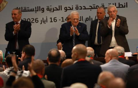 حضر الرئيس الفلسطيني محمود عباس المؤتمر العام الثامن لحركة فتح في رام الله، في 14 مايو/أيار 2026. وقد تمت الموافقة على مشاركة أكثر من 2500 عضو، كما أُعلن عن آلية اتصال مباشر لضمان مشاركة واسعة من الضفة الغربية وقطاع غزة ولبنان ومصر. (صورة: أيمن أمين)