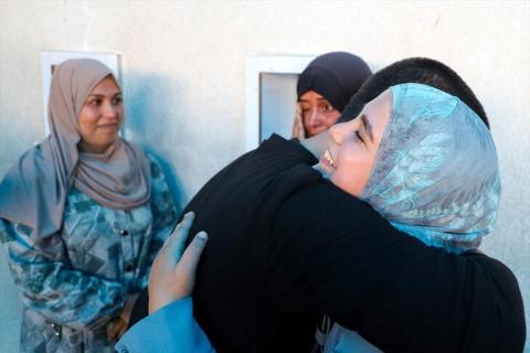 إسرائيل تفرج عن 15 أسيرا فلسطينيا اعتقلتهم من غزة.jpg