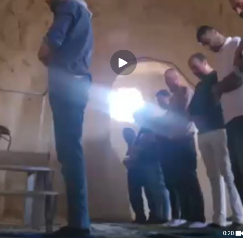 قوات الاحتلال تقتحم مسجد بيت الشيخ في خربة طانا شرقي بلدة بيت فوريك شرق نابلس وتعتدي على المصلين أثناء أدائهم صلاة الجمعة