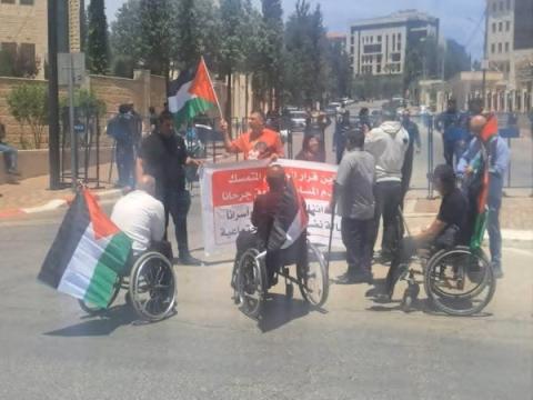 اعتصام مفتوح لذوي الشهداء والجرحى والأسرى يهدد بالتصعيد.jpg
