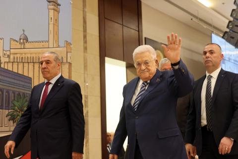 الرئيس الفلسطيني محمود عباس يحضر المؤتمر العام الثامن لحركة التحرير الوطني الفلسطيني “فتح” في رام الله بالضفة الغربية، في 14 أيار/مايو 2026، بمشاركة أكثر من 2500 عضو وآلية اتصال مباشر مع الضفة وغزة ولبنان ومصر. تصوير: ثائر غنايم.