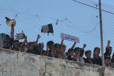 يشارك فلسطينيون في فعالية لإحياء الذكرى الثامنة والسبعين للنكبة في خان يونس جنوب قطاع غزة، يوم الإثنين 11 مايو/أيار 2026. (صورة: طارق محمد)