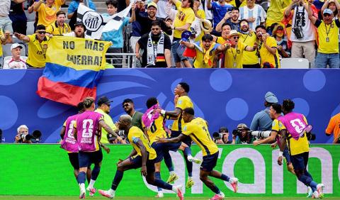 لاعبو الإكوادور يحتفلون بالهدف الثاني في مرمى ألمانيا (Gettyimages).jpg