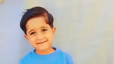 التعليق على الصورة، كان ياسر يملأ خيمة عائلته بالحياة؛ لم يكن يشكو من مرض أو عارض.webp