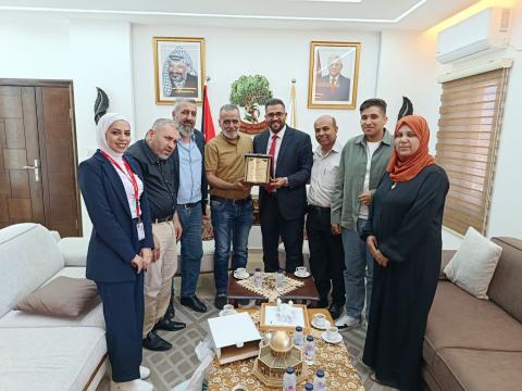وفد من الاتحاد العام لنقابات عمال فلسطين في سلفيت يلتقي رئيس بلدية سلفيت ضياء دقروق.jpeg