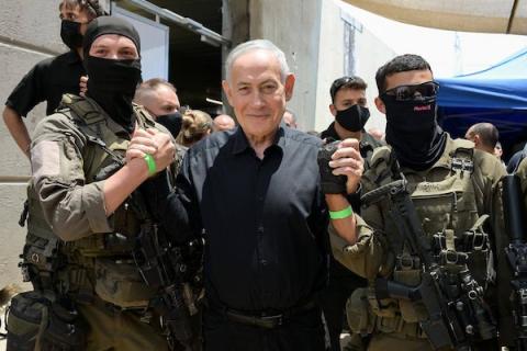 رئيس الوزراء الإسرائيلي بنيامين نتنياهو يزور الفرقة 36 على طول الحدود الشمالية لإسرائيل، برفقة وزير الجيش يسرائيل كاتس ونائب رئيس الأركان اللواء تامير يدائي، 30 مايو/أيار 2026. (صورة من مكتب رئيس الوزراء الإسرائيلي)
