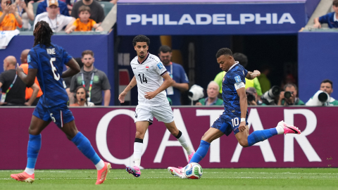 المنتخب الفرنسي يتغلّب على نظيره العراقي بثلاثية ويبلغ دور الـ32.png