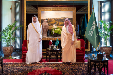 وزير الخارجية السعودي عقد اجتماعاً مع الشيخ محمد بن عبد الرحمن بن جاسم آل ثاني رئيس مجلس الوزراء وزير الخارجية في قطر (الخارجية السعودية).png