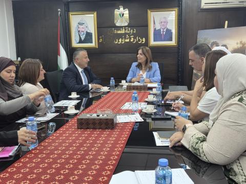 استعرضت الخليلي خلال اللقاءين أبرز برامج الوزارة وجهودها على المستويات الوطنية والدولية