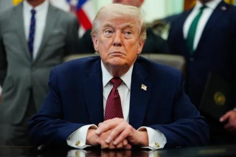 الرئيس الأمريكي دونالد ترمب أكد أنه لم يبلغ مسبقا بقرار طهران تعليق المفاوضات (أسوشيتد برس).jpg
