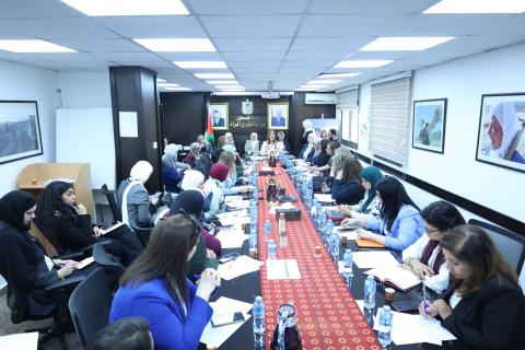 الخليلي تلتقي وحدات النوع الاجتماعي بهدف تفعيل وتطوير عملها في المؤسسات الحكومية والأمنية.jpg