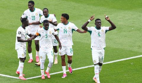 لاعبو السنغال يحتفلون بأحد الأهداف (Gettyimages).jpg