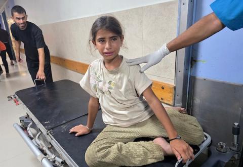 يتلقى فلسطينيون جرحى، بينهم أطفال، العلاج في مجمع ناصر الطبي في خان يونس، جنوب قطاع غزة، في 23 يوليو/تموز 2026.صورة: طارق محمد
