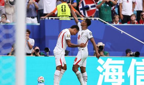 بيلينغهام يحتفل بالهدف الثاني لإنجلترا (Gettyimages).jpg