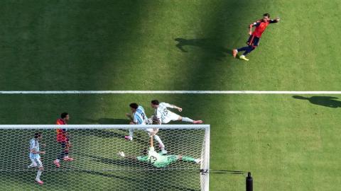 هدف سجله لاعب إسبانيا فيران توريس في الدقيقة 106 من الشوط الإضافي الثاني (رويترز).jpeg