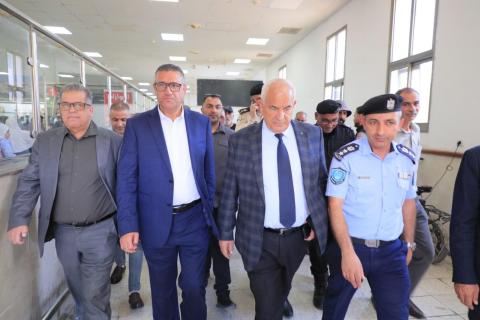وزير الداخلية زياد هب الريح يتفقد معبر الكرامة.jfif