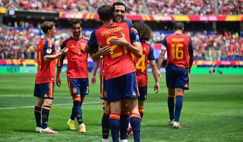 لاعبو إسبانيا يحتفلون بأحد الأهداف (Gettyimages).jpg